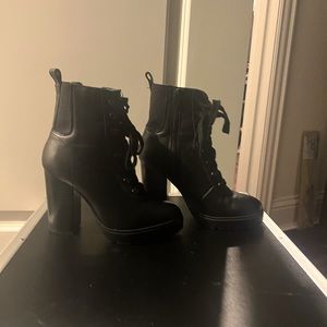 Women’s boots. Sz 7